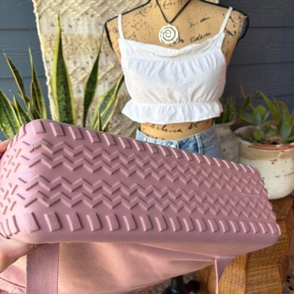 Bogg Bag Travel Canvas Backpack in the shade Blush - Picture 6 of 8